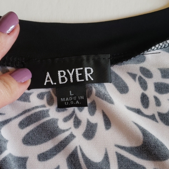 A. Byer Black/White Top - Picture 3 of 6